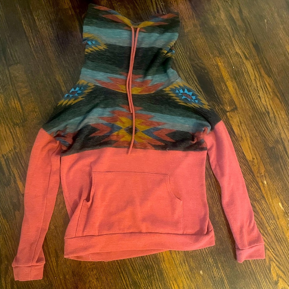 Small Aztec print hoodie with cute neck